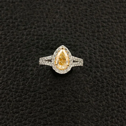 Pear shaped Diamond Engagement Ring with Halo