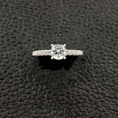 Round Diamond Engagement Ring