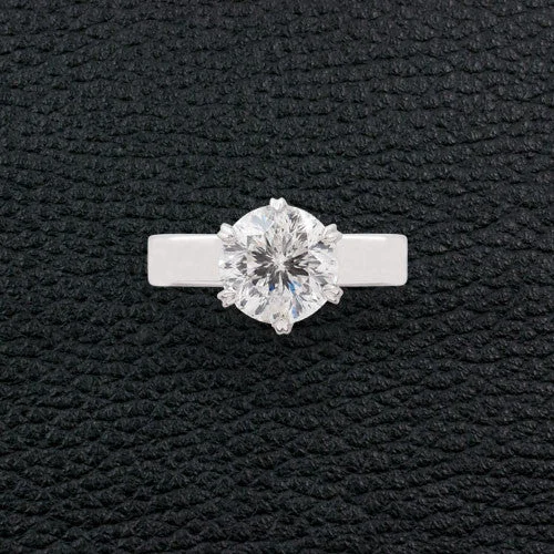 Round Diamond Engagement Ring