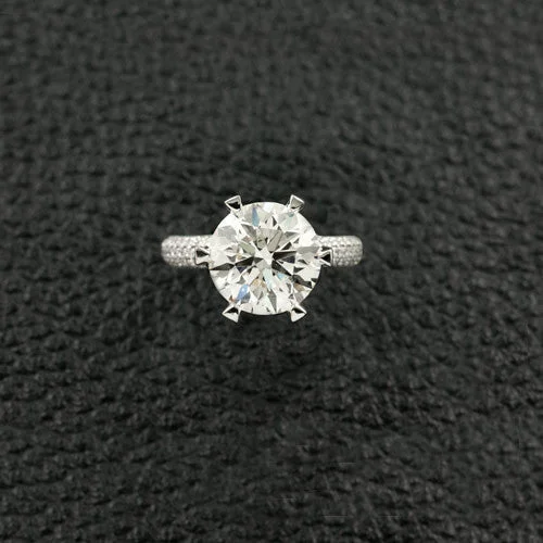 Round Diamond Engagement Ring