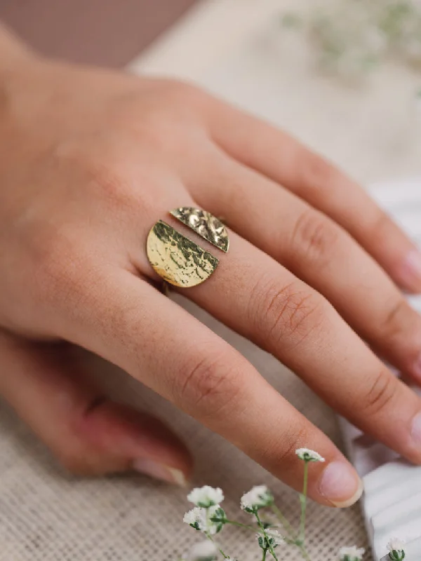 Crinkled Moon Brass Ring (Anti Tarnish)