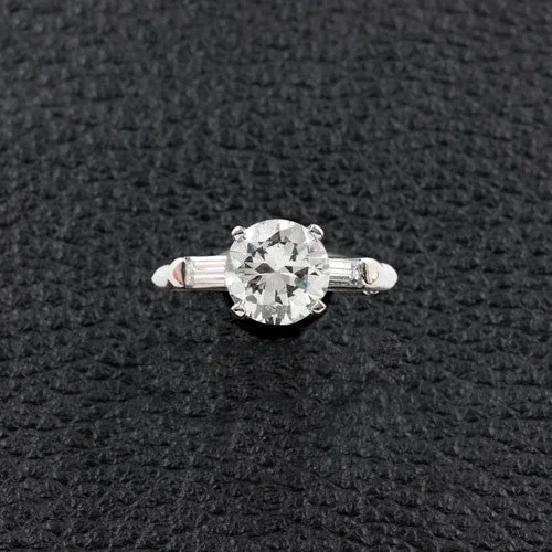 Round Diamond Engagement Ring