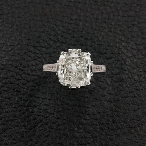 Cushion cut Diamond Engagement Ring